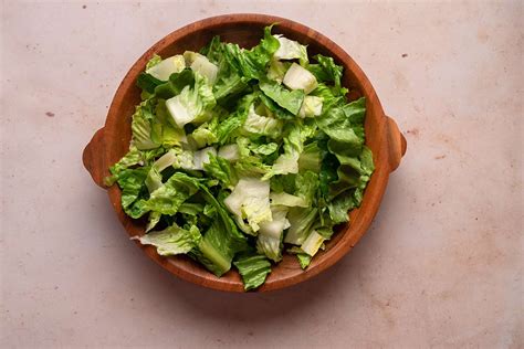 ensalada-verde-simple-green-salad-recipe-the image