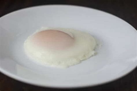 how-to-baste-eggs-perfectly-set-with-no-broken-yolk image