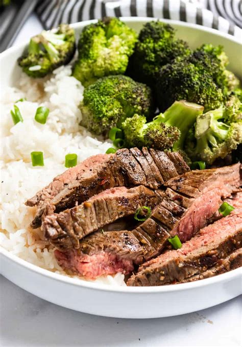 15-minute-sheet-pan-steak-and-broccoli-dinner image