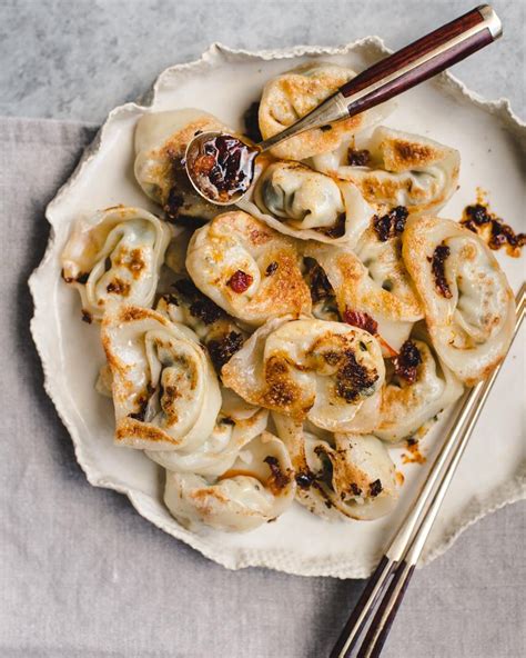 shanghai-wontons-dumplings-with-step-by-step image