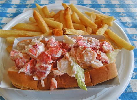 the-best-lobster-rolls-in-new-england-10-expert-picks image