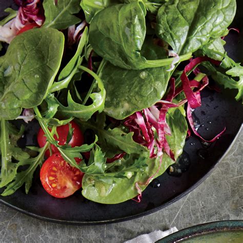 spinach-radicchio-salad-with-lemon-vinaigrette image