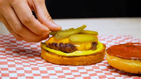 original-mcdonalds-cheeseburger-recipe-recipesnet image