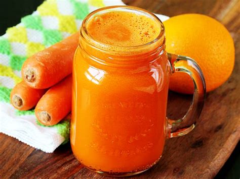 carrot-juice-recipe-with-blender-juicer-swasthis image