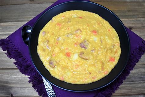 sopa-de-chicharos-cuban-split-pea-soup-cook2eatwell image