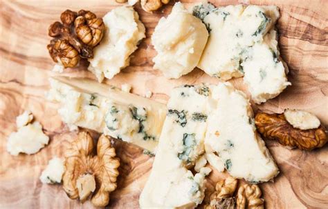 roquefort-butter-and-walnuts-french-canape image