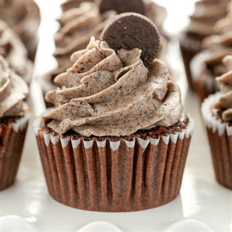 chocolate-oreo-cupcakes-oreo-buttercream-live image