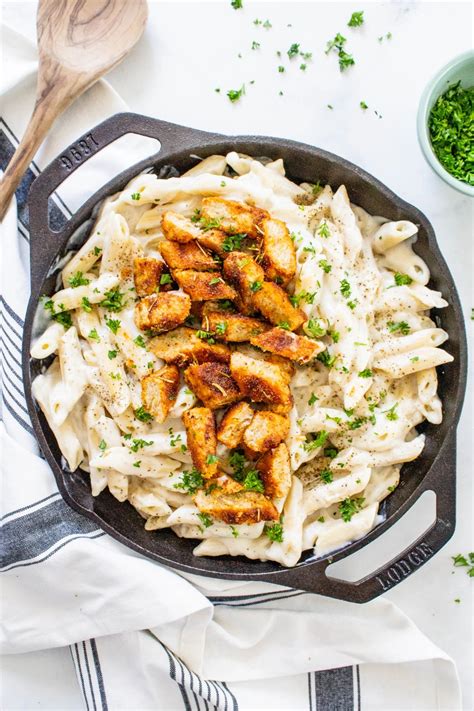 vegan-chicken-alfredo-pasta-this-savory-vegan image