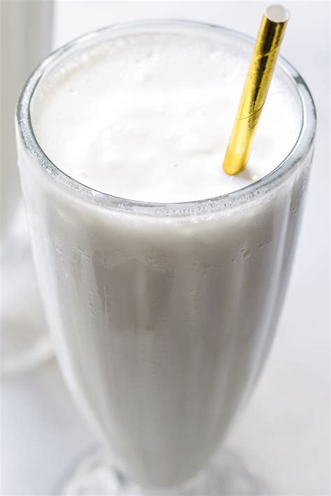 easy-vanilla-milkshakes-3-ingredients-cooking-for-my image