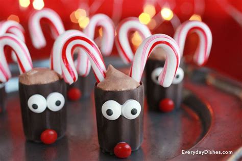 easy-chocolate-reindeer-cups-and-mini-hot-cocoa-mugs image