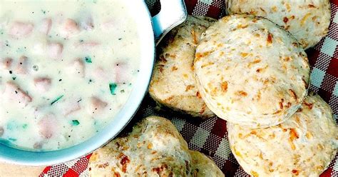 cheddar-biscuits-with-peppered-ham-gravy-bobbis image