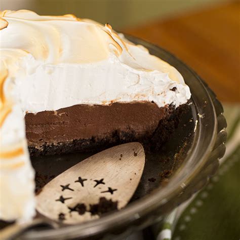 chocolate-cream-pie-with-swiss-meringue-paula-deen image