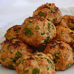 chicken-and-spinach-meatballs-food24 image
