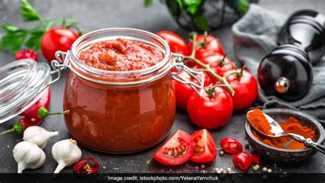 healthy-ketchup-alternatives-3-tomato-condiment image