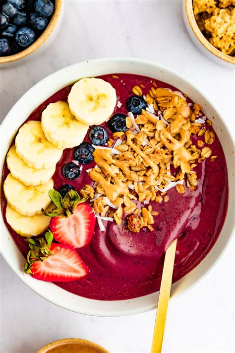 how-to-make-the-perfect-acai-bowl-eating-bird-food image