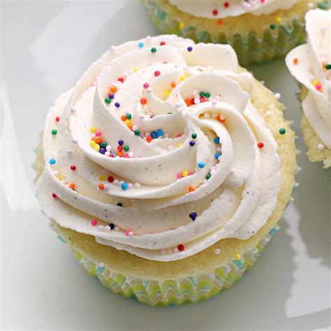 perfect-vanilla-cupcakes-joanne-eats-well-with-others image