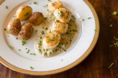 sea-scallops-with-tarragon-cream-tasty-kitchen image