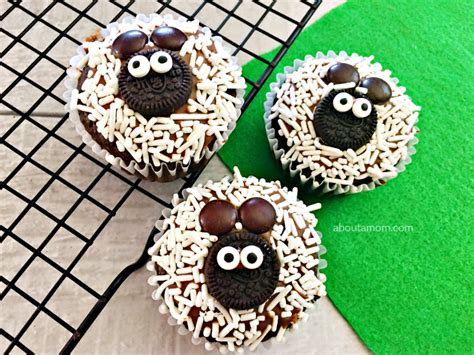 totally-adorable-easy-to-make-sheep-cupcakes image