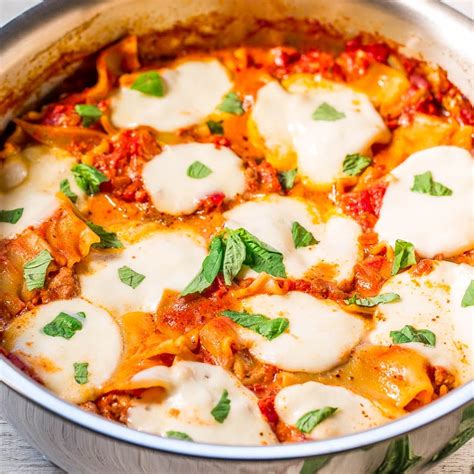 30-minute-skillet-lasagna-easy-lasagna-recipe-averie image