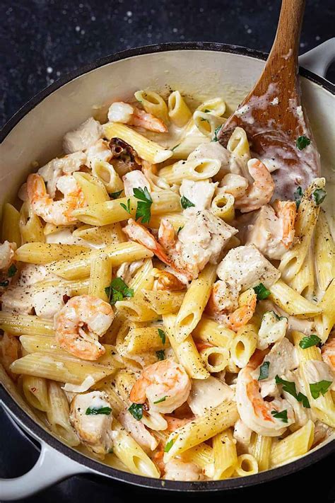 one-pot-creamy-pasta-alfredo-with-chicken-and-shrimp image