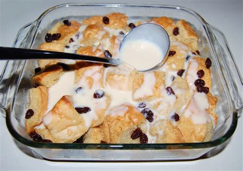 louisiana-bread-pudding-with-whiskey-sauce-cooking image