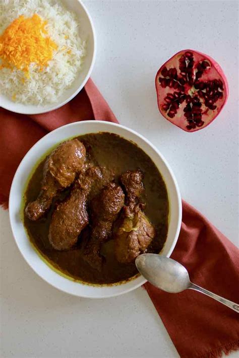 khoresh-e-fesenjān-fesenjoon-traditional-persian-recipe-196 image