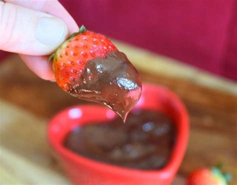 3-ingredient-dark-chocolate-fondue-with-strawberries image