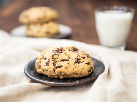 levain-bakery-style-super-thick-chocolate-chip-cookies image