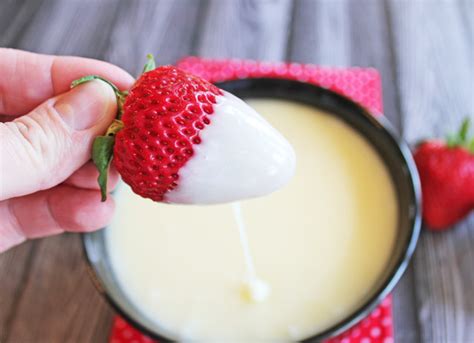 white-chocolate-fondue-jamie-cooks-it-up image