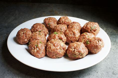 delicious-recipes-for-beef-pork-and-chicken-meatballs image