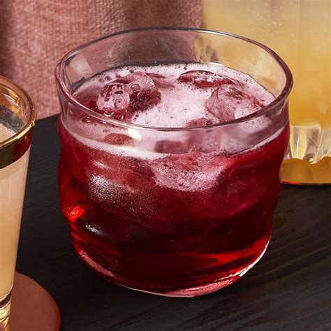 ginger-hibiscus-fizz-holiday-mocktail-cocktail image