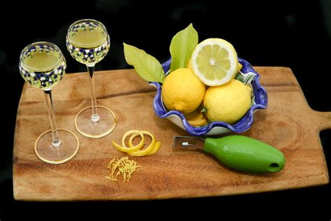 limoncello-italys-famous-lemon-liqueur-why-and image