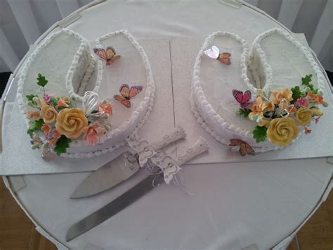 horseshoe-wedding-cakes-cakecentralcom image