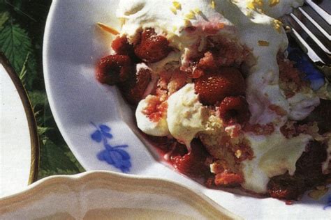 traditional-english-trifle-canadian-goodness image