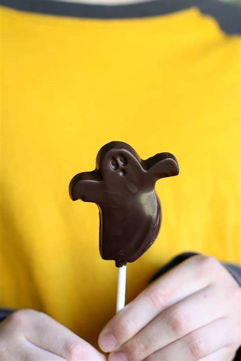 halloween-chocolate-lollipops-the-pretty-bee image