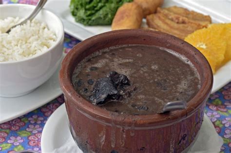 recipe-caldinho-de-feijao-brazilian-black-bean-soup image