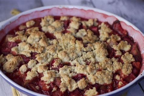 how-to-make-the-perfect-strawberry-rhubarb-cobbler image