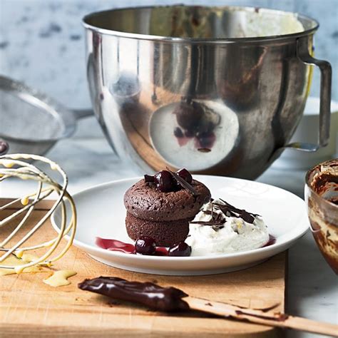warm-chocolate-cakes-with-mascarpone-cream image