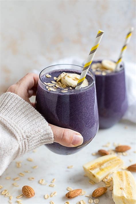 blueberry-almond-milk-smoothie-nourish-and-fete image