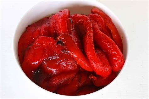 kitchen-basics-how-to-roast-red-peppers-the-daring image