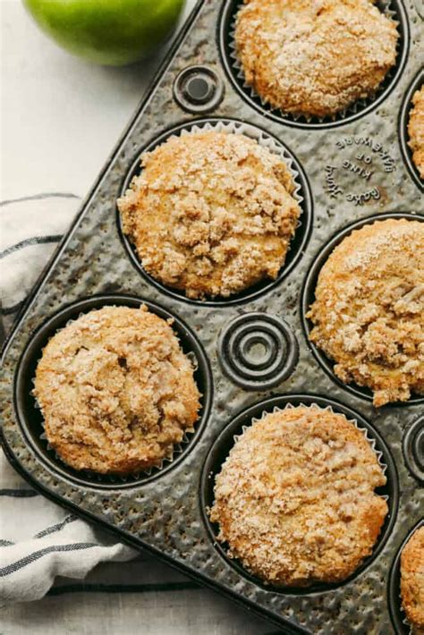 apple-cinnamon-streusel-muffins-recipe-the-recipe-critic image