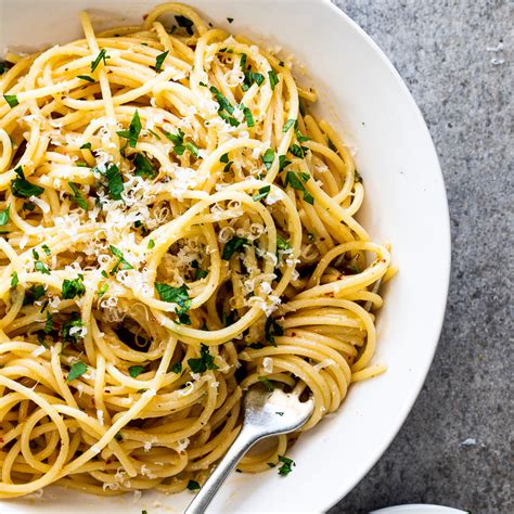 spaghetti-aglio-e-olio-simply-delicious image