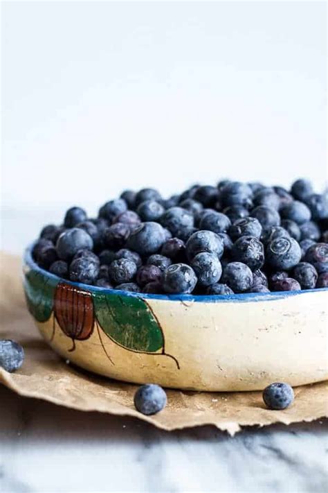 blueberry-vanilla-greek-yogurt-granola-bars-half image