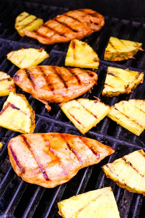 grilled-pineapple-chicken-delightful-e-made image