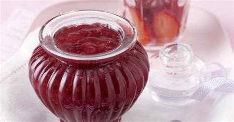 quick-and-easy-microwave-strawberry-jam image