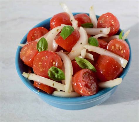 tomato-basil-and-vidalia-onion-salad-grits-and-gouda image