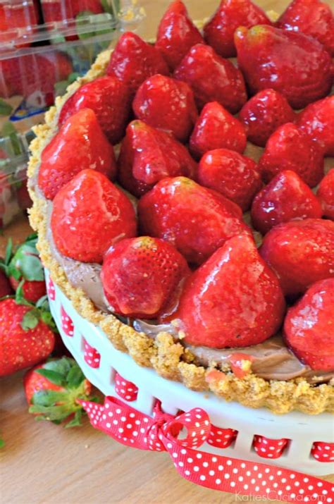 strawberry-chocolate-cream-cheese-tart-katies-cucina image