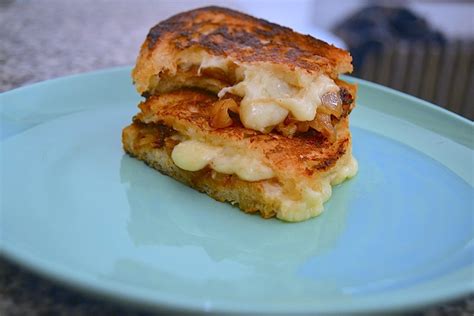 the-ultimate-french-onion-soup-grilled-cheese image