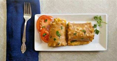chicken-alfredo-roll-ups-creamy-lasagna-rollup image