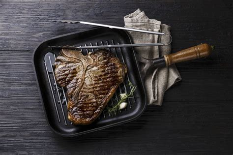how-to-cook-t-bone-steaks-in-a-frying-pan-livestrong image